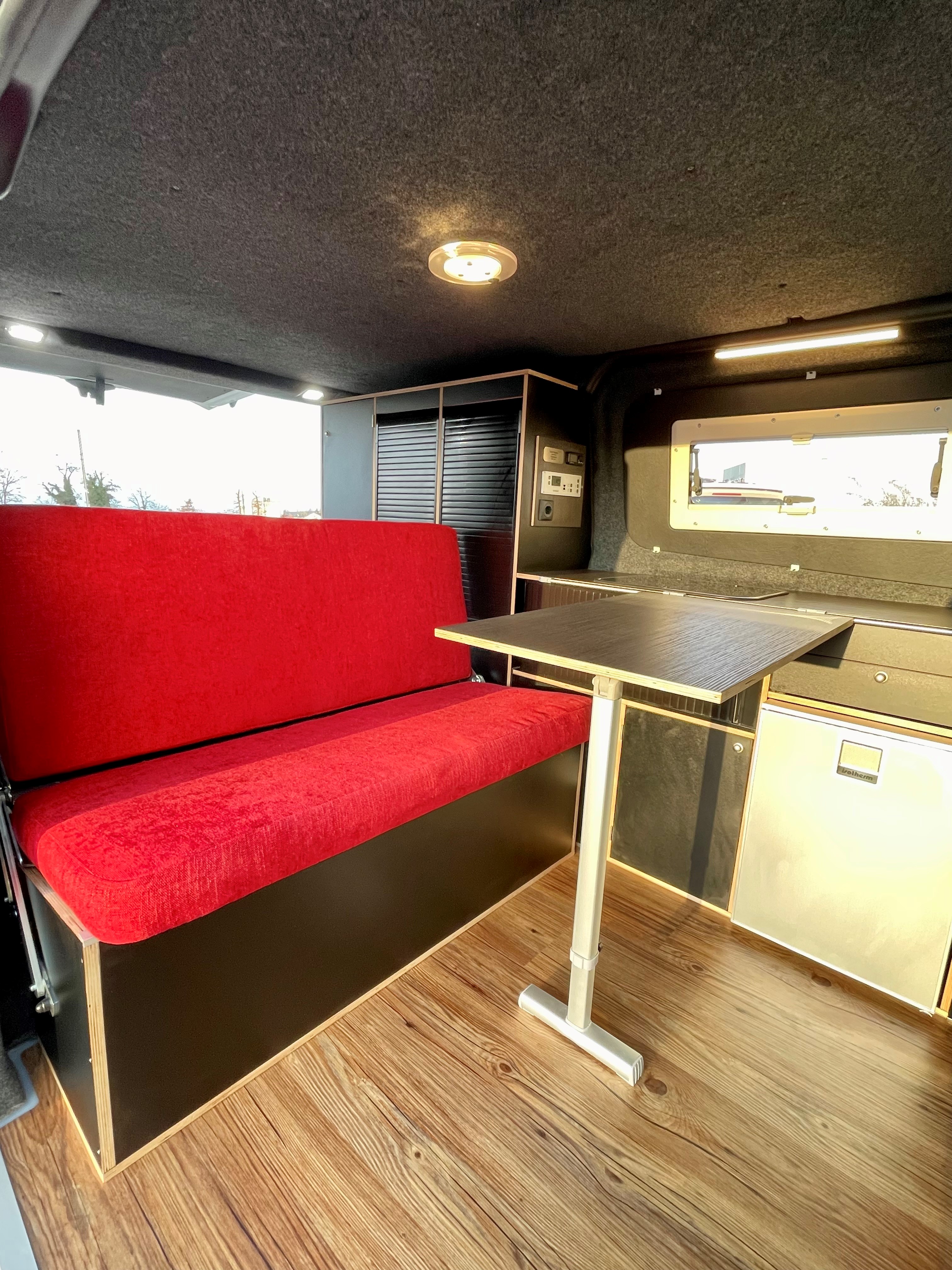 FORD CUSTOM 2.9 "Red Velvet"